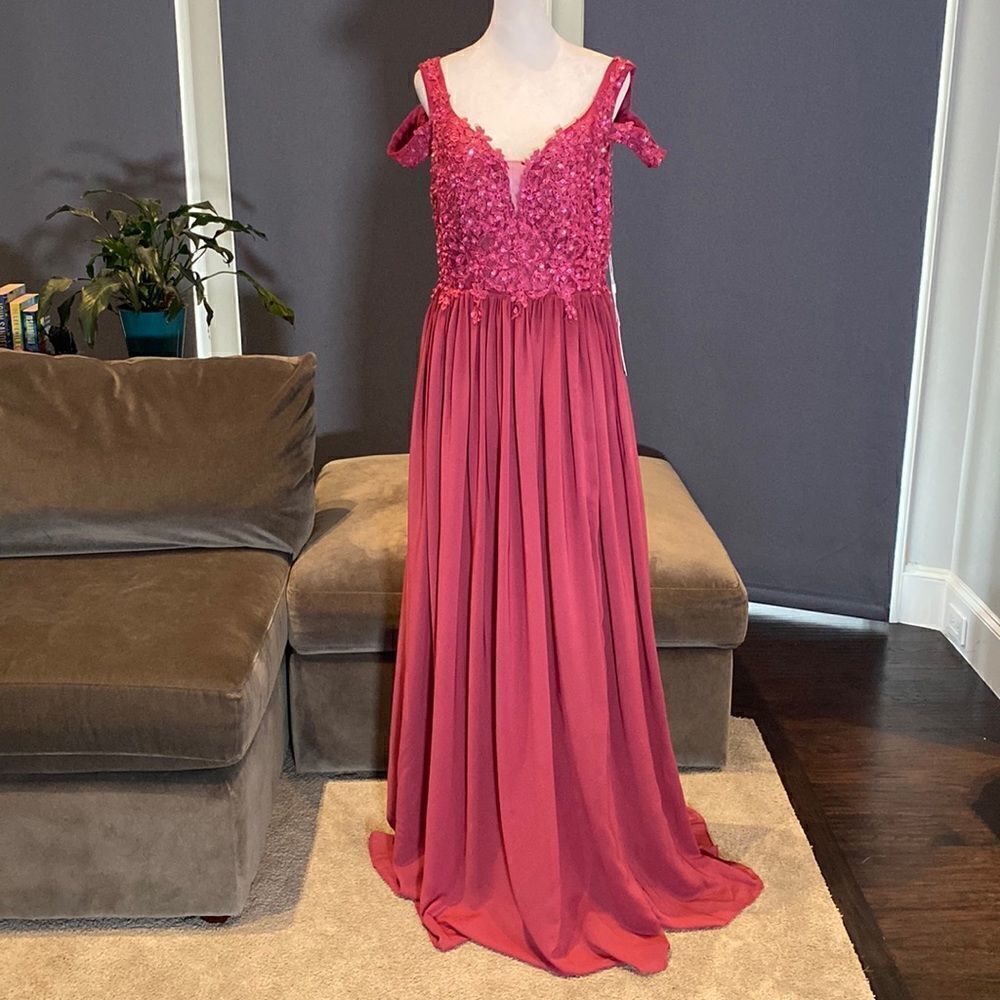Women’s A-Line Full Length Lace Appliqué & Chiffon Dress Leg Slit Size 8 NWT